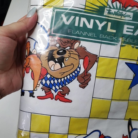 NEW Vintage Looney Tunes Vinyl Tablecloth 52x70" Oval White Yellow Check Taz - Picture 2 of 6